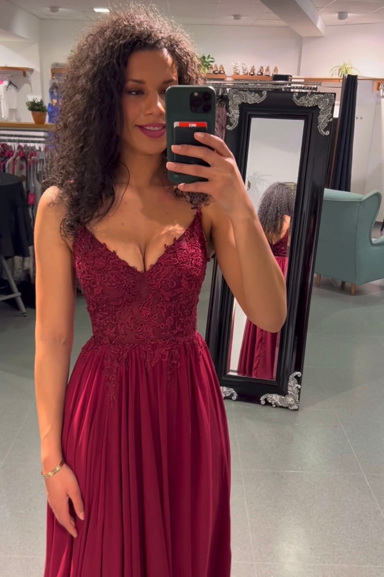 Ballkleid - Elegantes, langes Chiffonkleid mit feiner Spitze, bordeaux - Dein Kleiderladen