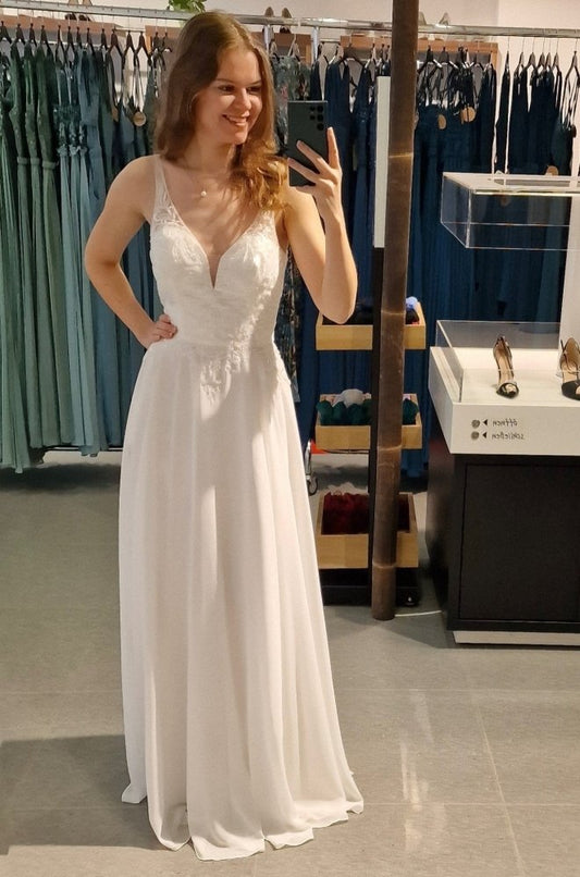 fein besticktes Brautkleid mit ausgefallenem Rücken - Dein Kleiderladen