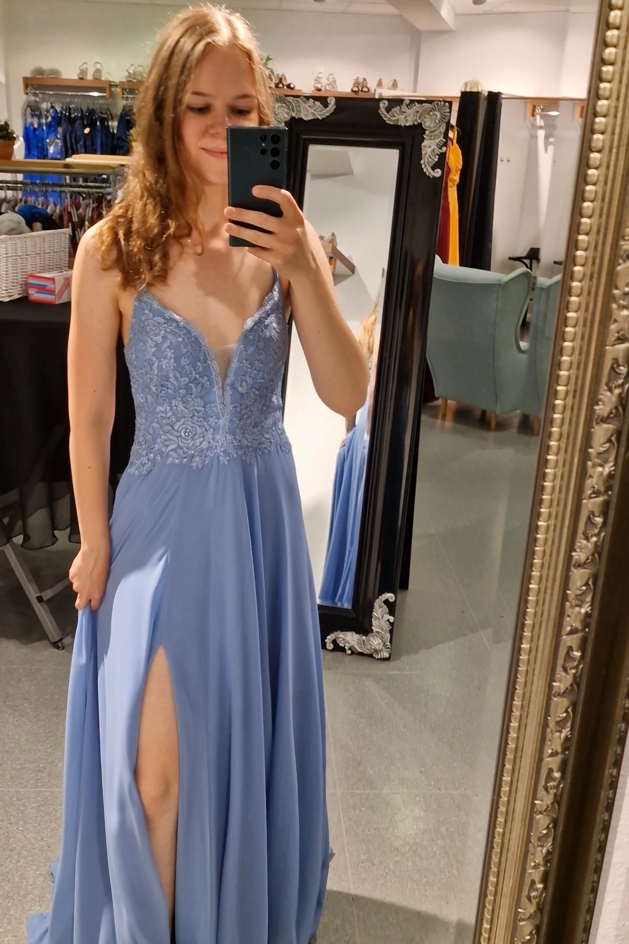 Ballkleid - Langes Chiffonkleid mit Schnürung und Schlitz, graublau - Dein Kleiderladen