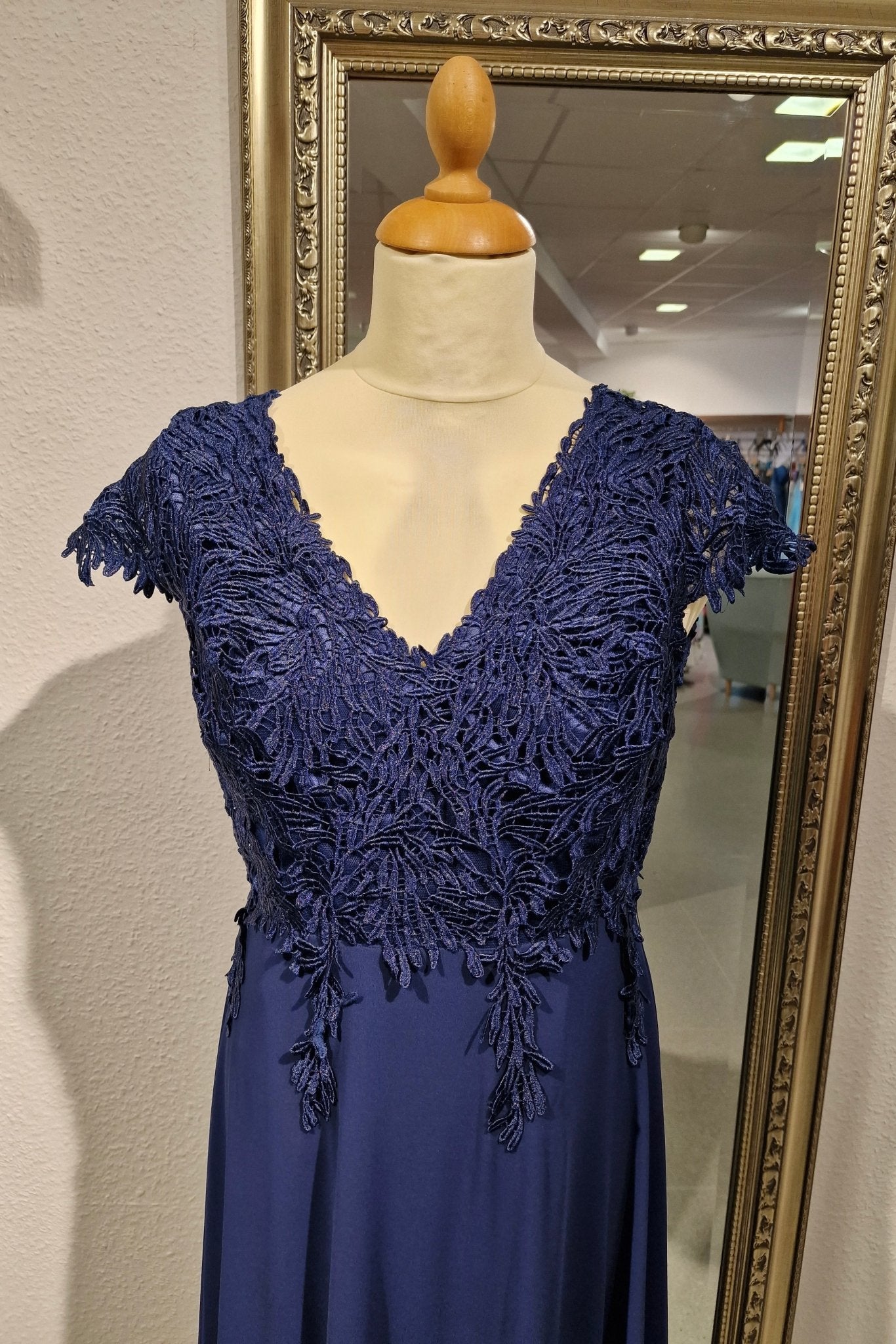 Langes Kleid mit Spitze und kurzen Ärmeln, marineblau - Dein Kleiderladen