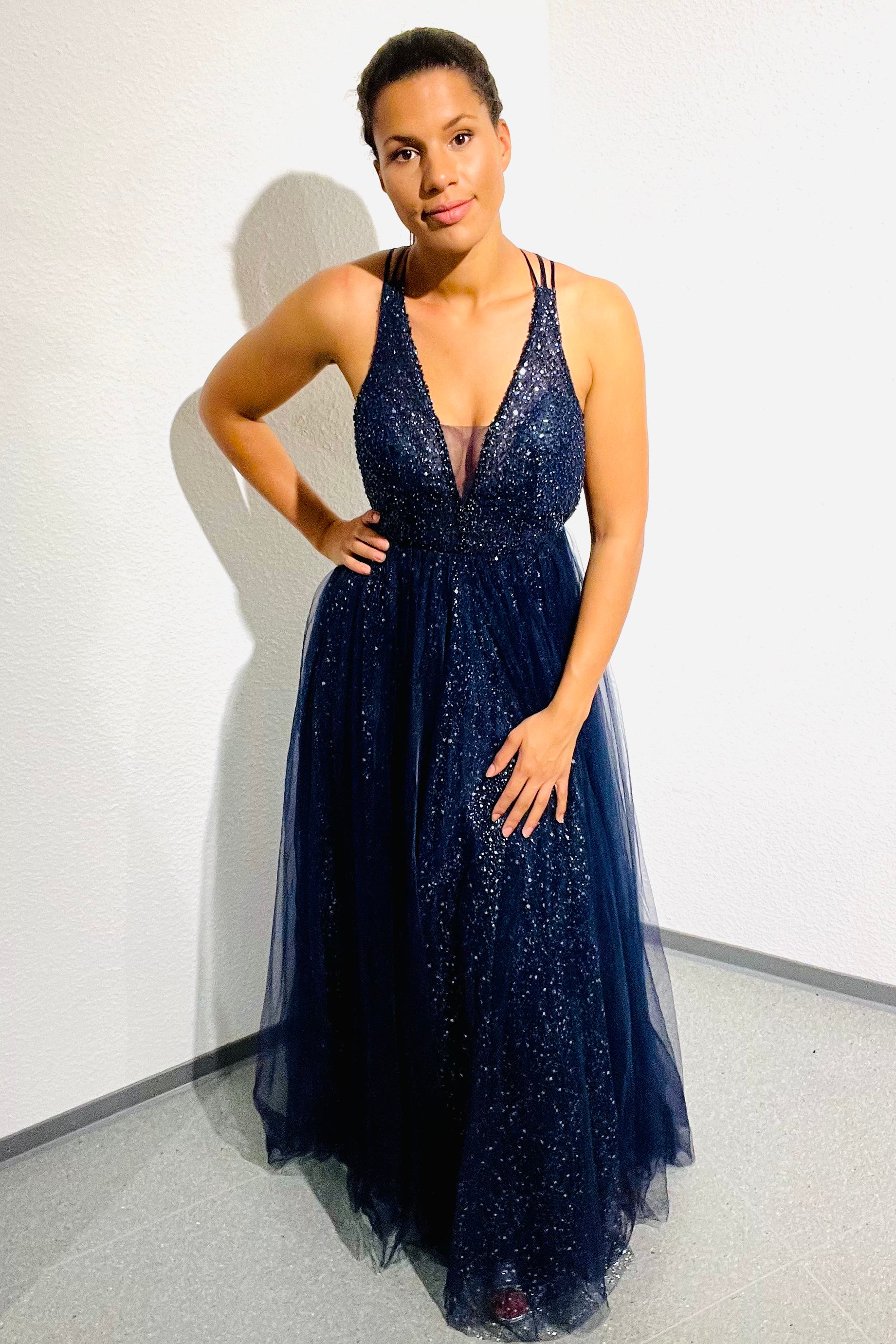 Langes Tüllkleid mit schimmerndem Unterstoff, marineblau - Dein Kleiderladen