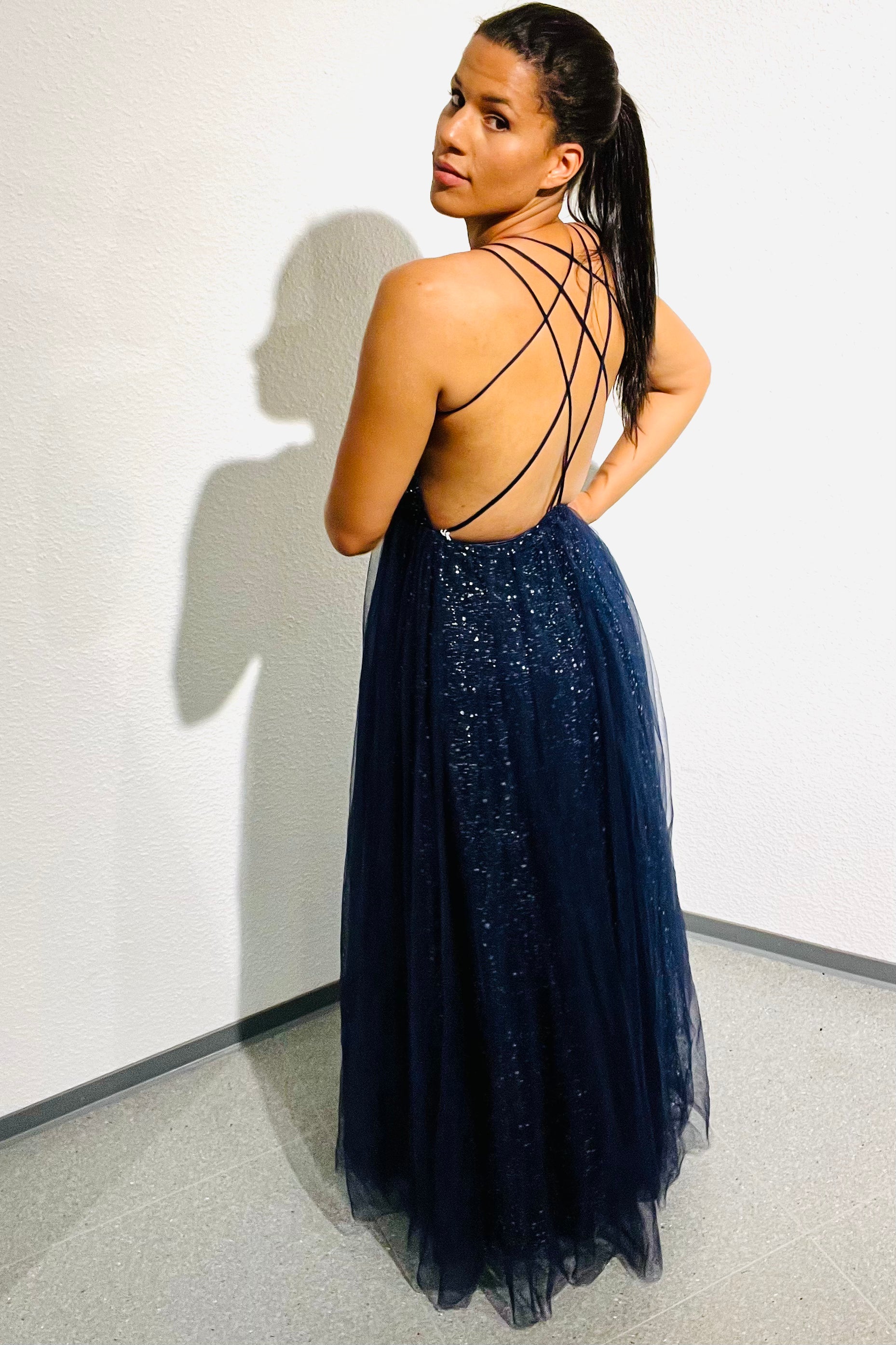 Langes Tüllkleid mit schimmerndem Unterstoff, marineblau - Dein Kleiderladen