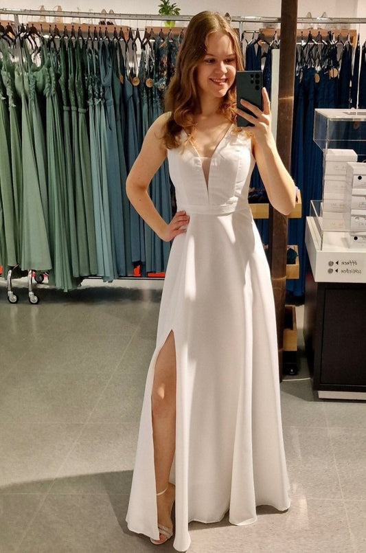 Schlichtes Brautkleid aus Satin mit Schlitz - Dein Kleiderladen