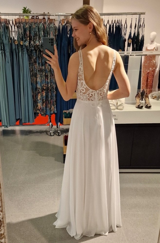 tiefausgeschnittenes Brautkleid mit halbtransparentem Rücken - Dein Kleiderladen