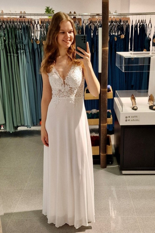 verspieltes Brautkleid mit ausgefallener Spitze - Dein Kleiderladen