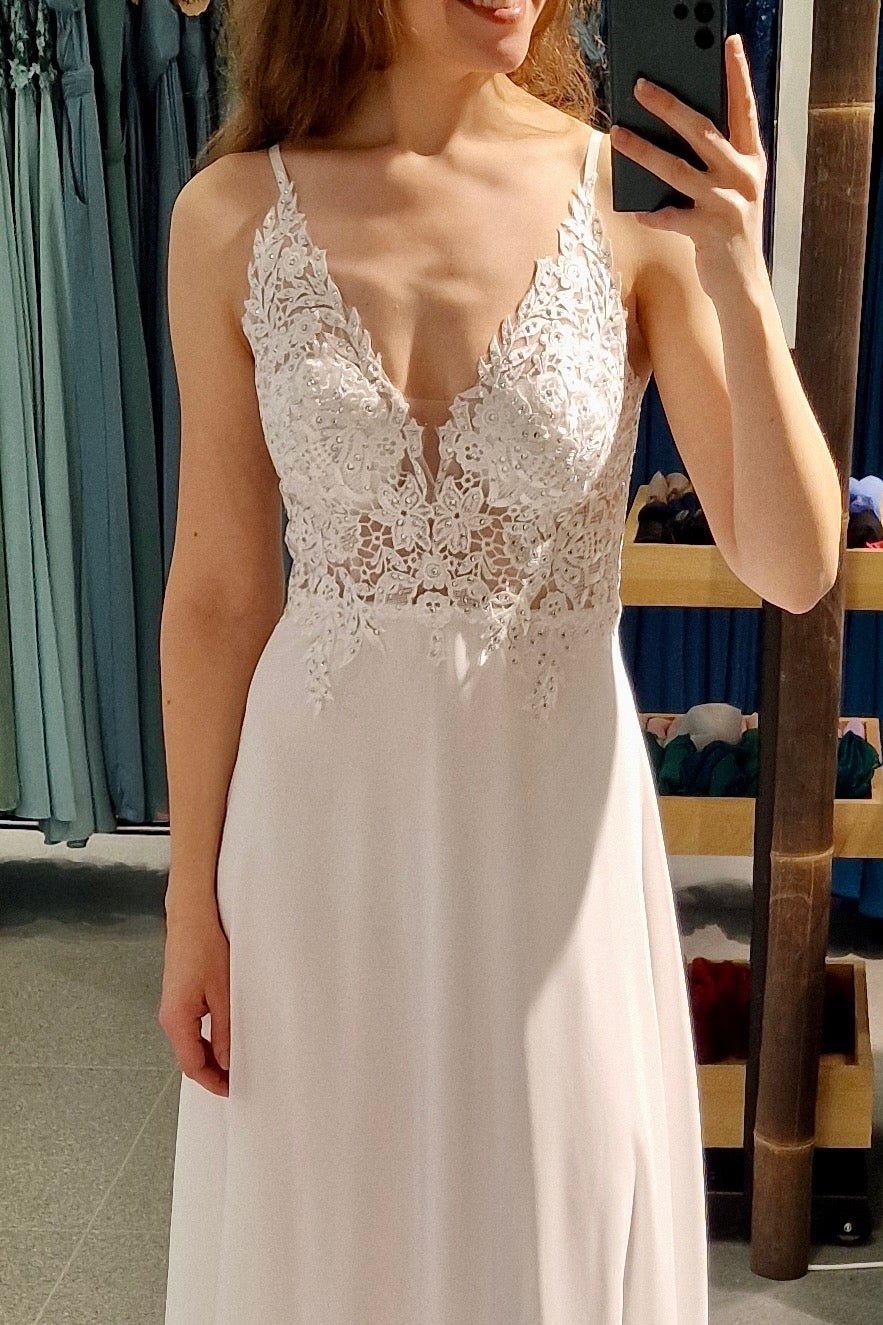verspieltes Brautkleid mit ausgefallener Spitze - Dein Kleiderladen